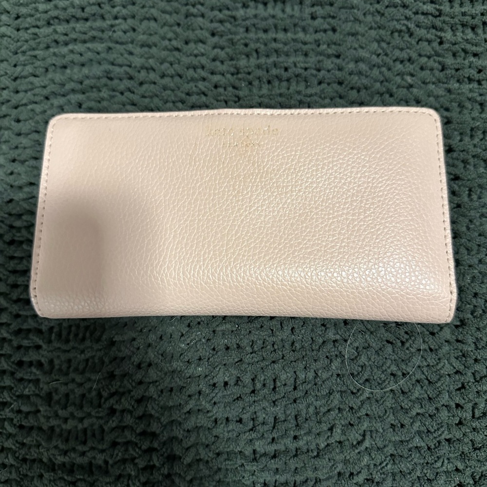 Kate Spade Wallet - Large slim bifold wallet in warm beige, leather
